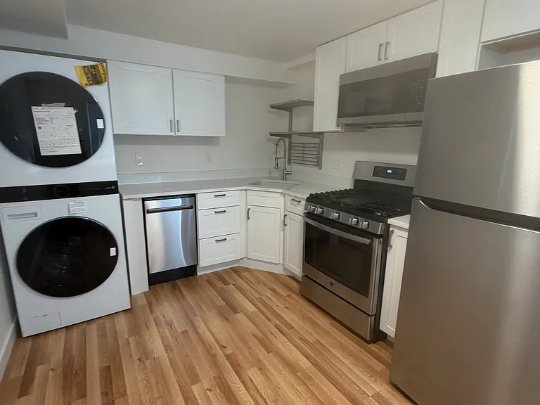 521 N Corona St #B — Photo 3