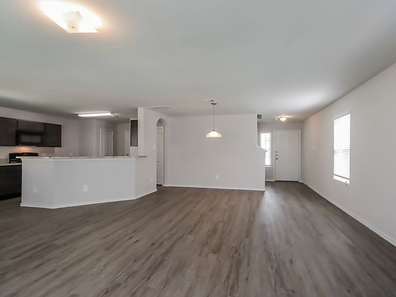 3rd image of 215 Blue Crane St