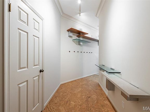 2nd image of 4540 Laclede Ave APT 303
