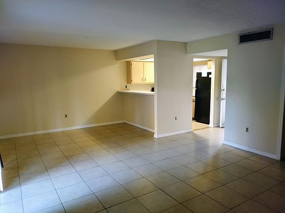 2nd image of 213 Scottsdale Sq