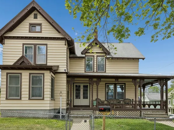 216 Walnut St, Clinton, MA 01510