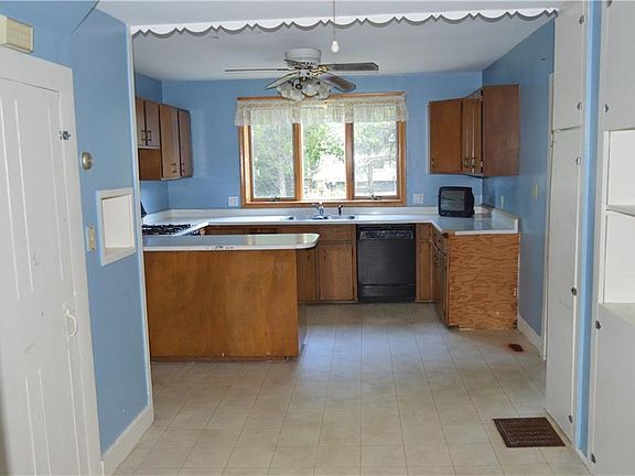 3rd image of 8526 Leray St