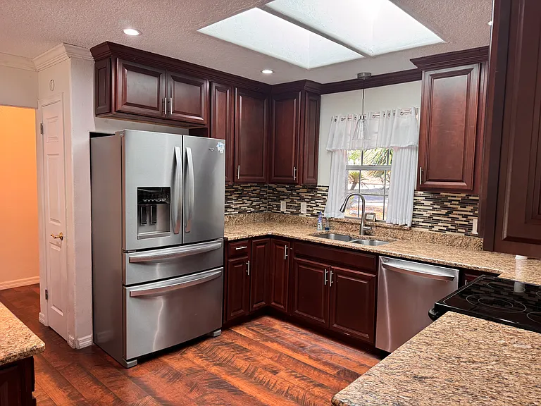 700 Governors Cir — Photo 18