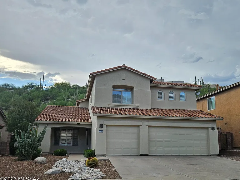 4389 N Sunset Cliff Dr — Photo 1