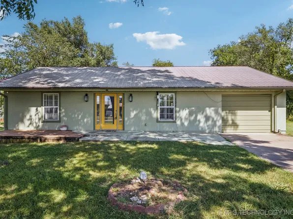 107 S 4th St, Morris, OK 74445