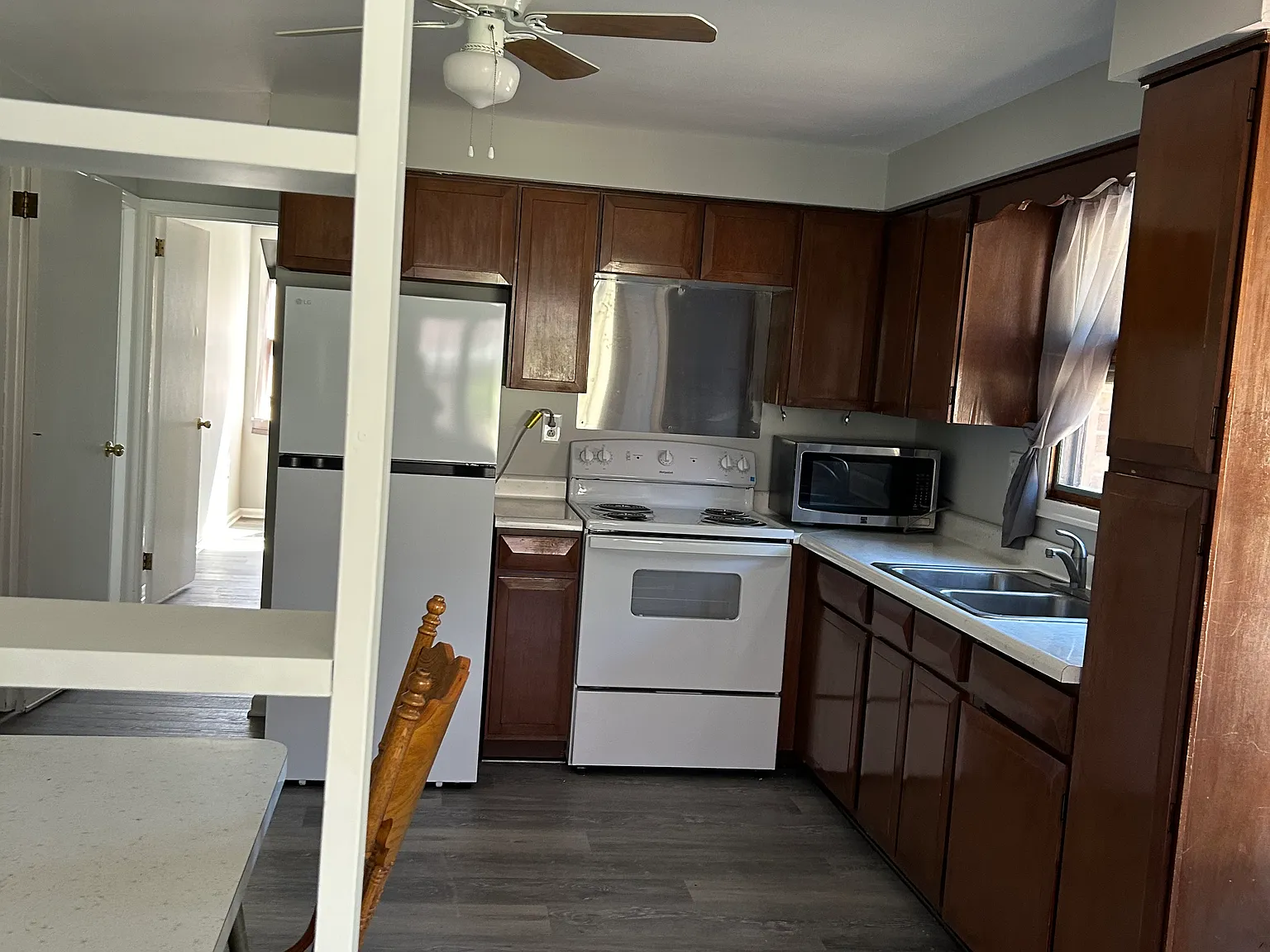 2 bed, 1.5 bath, 900 sqft, $1,800 — Photo 3