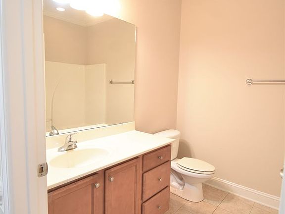 4th image of 1912 Harcourt Cir APT 202
