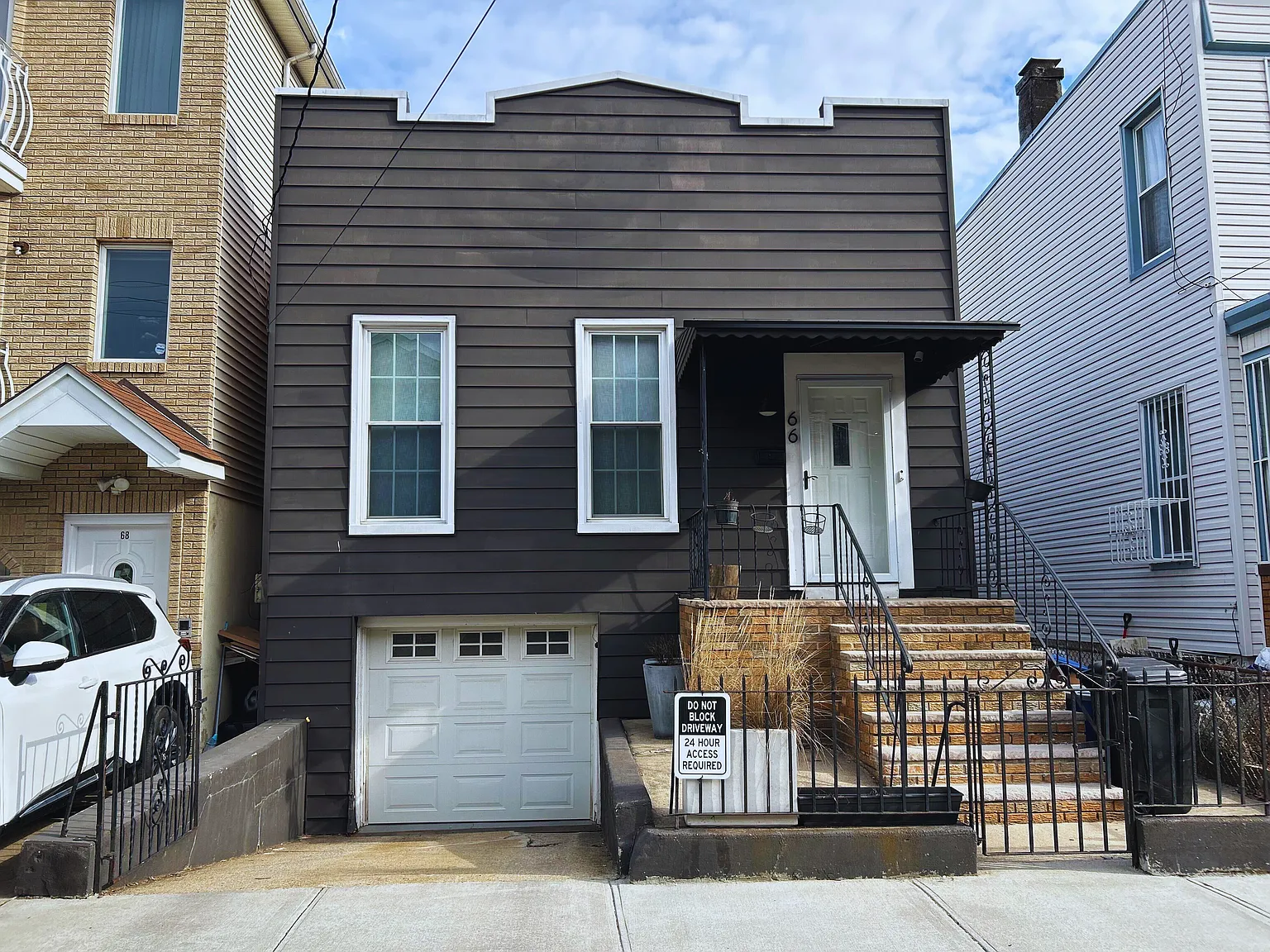 3 bed, $4,700 — Photo 1