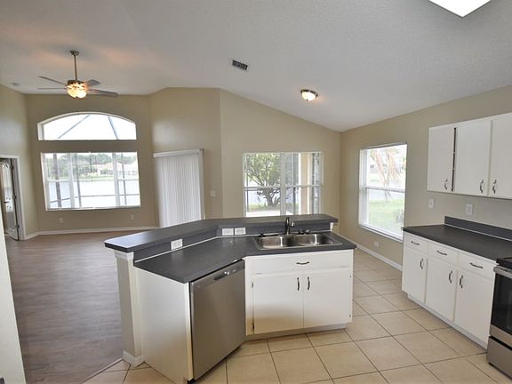 5th image of 10237 Oasis Palm Dr