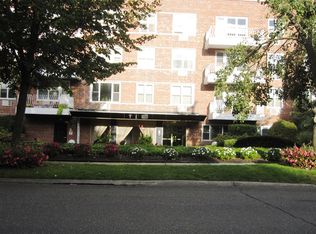 25 Canterbury Rd APT 1M, Great Neck, NY 11021