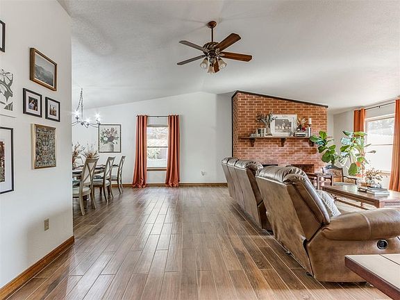 5th image of 905 Elmwood Dr