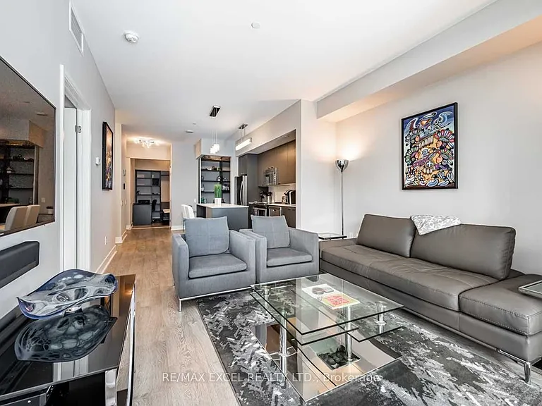 30 Roehampton Ave #619 — Photo 9