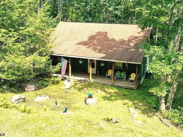 644 Pine Dr, Terra Alta, WV 26764