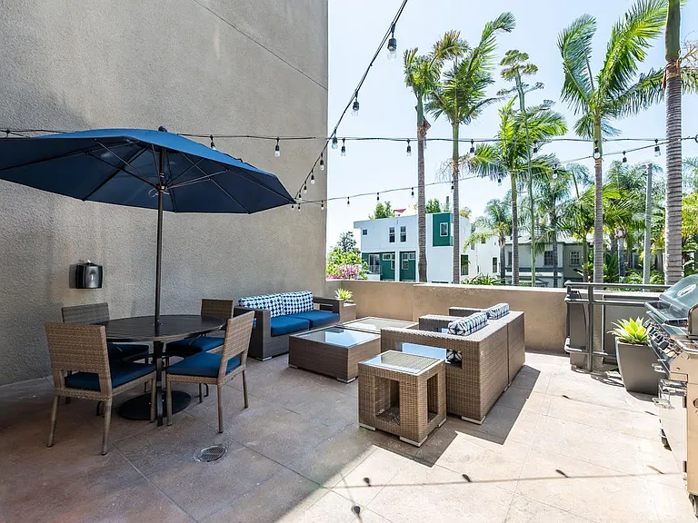 Broadstone Los Feliz — Photo 13