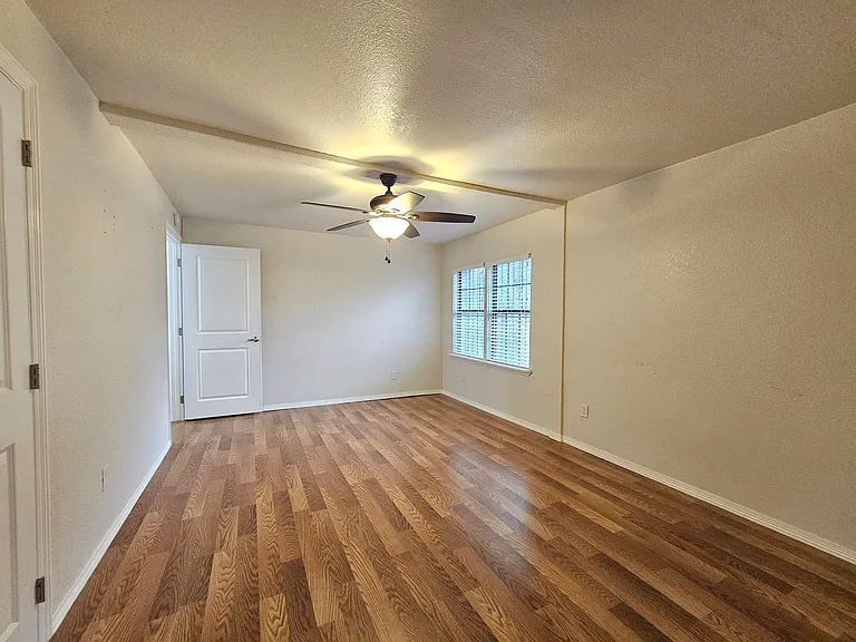 317 E Ebony St — Photo 7