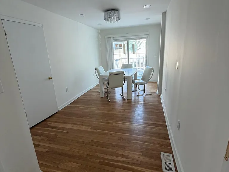 24 Berger Ave — Photo 6