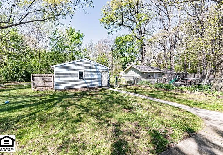 3112 1/2 Thompson Ave — Photo 15