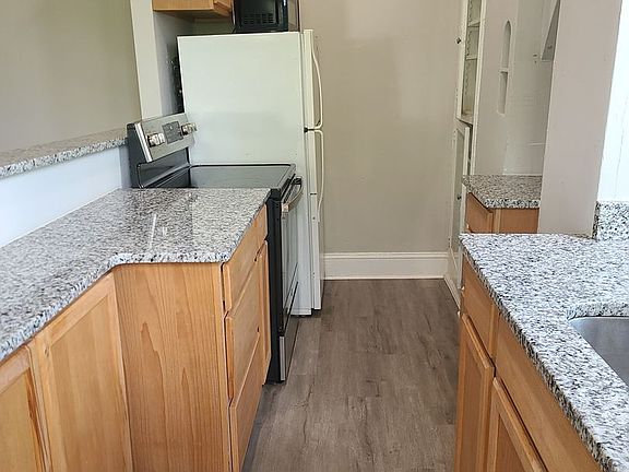 4th image of 2743 Saint Paul St #2R