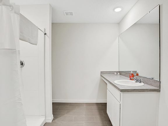 5th image of 11 Weber Ln