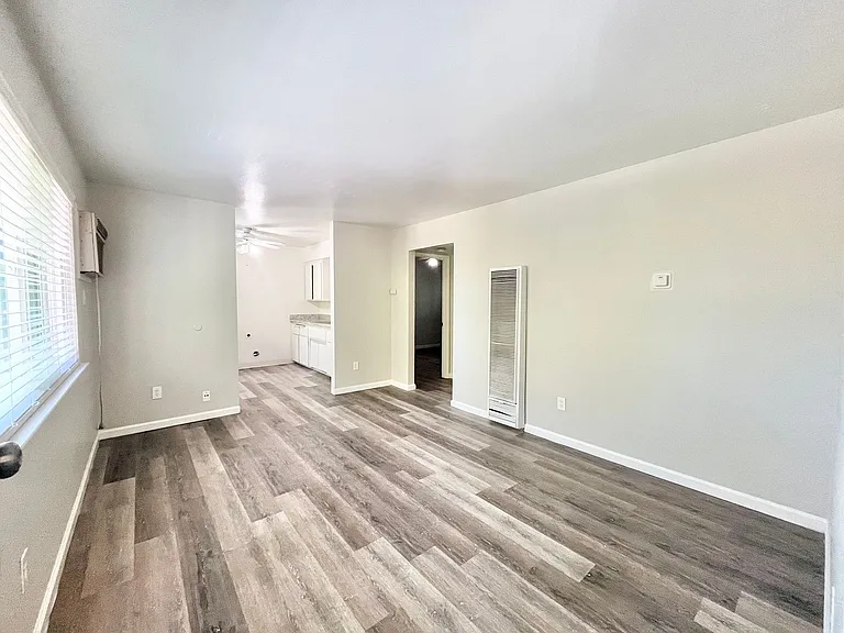 2505-2523 Sierra Blvd — Photo 2