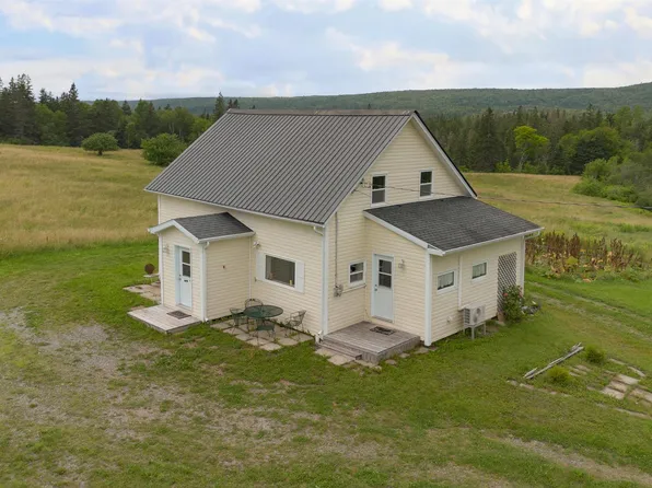 252 Crestdale Dr, Sydney Forks, NS B1L 1A2
