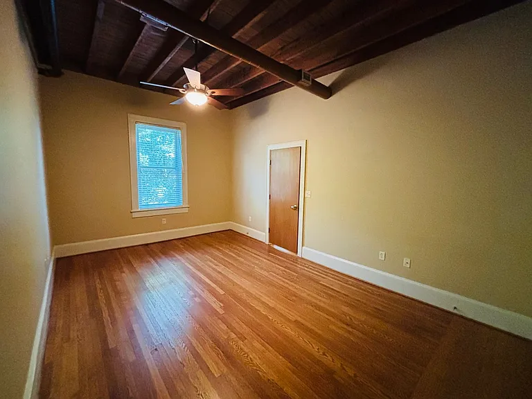2 Bedroom, 1 Bath Apartment — Photo 9