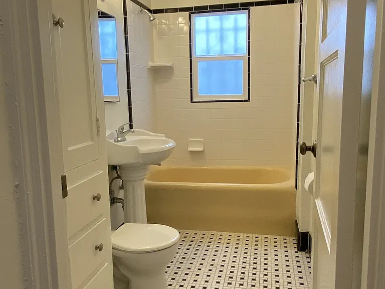 650 S Cloverdale Ave #1 — Photo 10