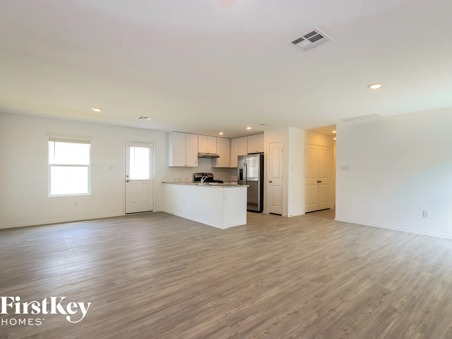 4 bed, 2.0 bath, 1492 sqft, $1,550 — Photo 3