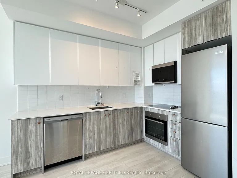 2485 Taunton Rd #513 — Photo 2