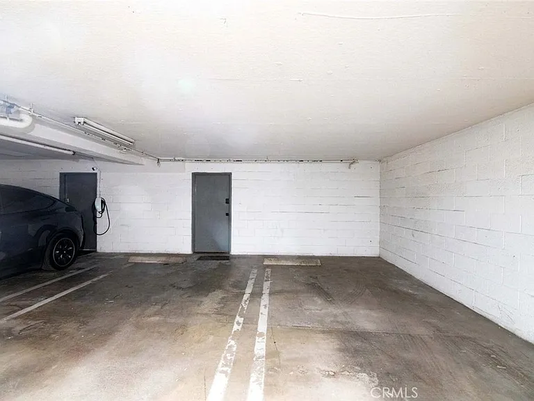 7310 Balboa Blvd #F — Photo 48