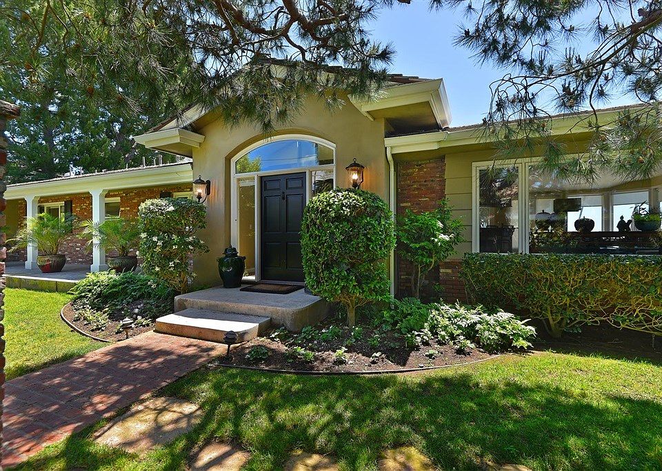 1st image of 1055 Havenhurst Dr