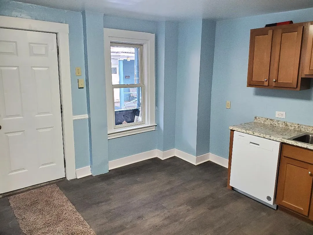 2 bed, 850 sqft, $895 — Photo 2
