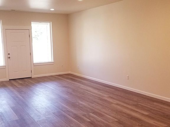 3rd image of 106 S Drummond Ln