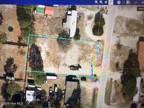 104 S Queens Street, Hubert, NC 28539