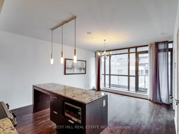 8 Charlotte St #1301, Toronto, ON M5V 0K4