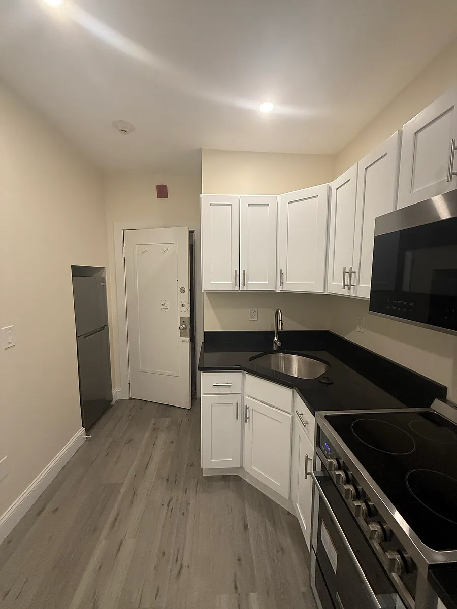 Building Photo - 13 Haviland St #1
