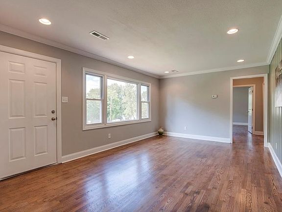 4th image of 1308 NE Bluebird Dr