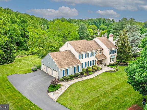 3rd image of 870 Silverwood Dr