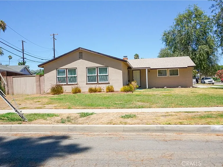 23003 Runnymede St — Photo 26