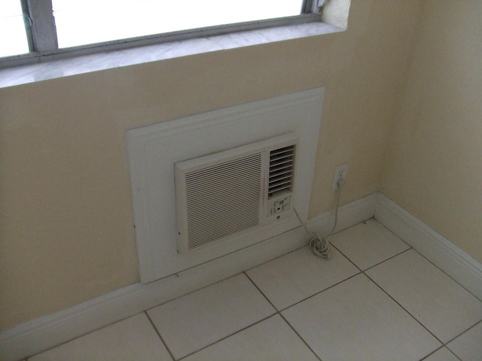 1st image of 1530 NE 130th St APT 4
