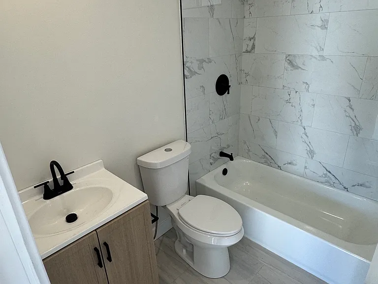 241 N Park View St #241 — Photo 7