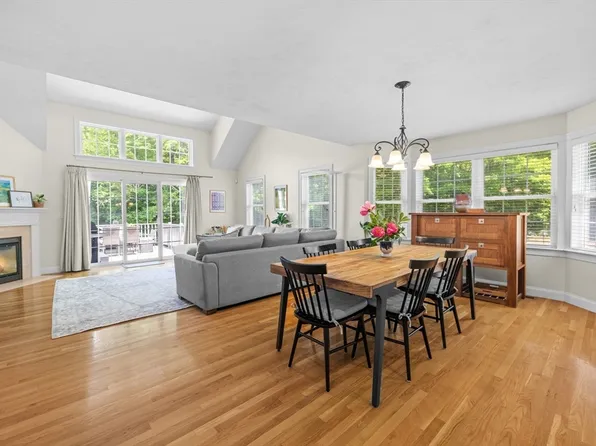 9 Franklin Pl #8, Acton, MA 01720