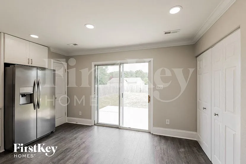 3 bed, 3.0 bath, 1306 sqft, $2,080 — Photo 4