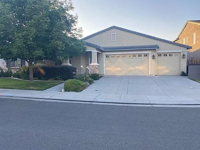 2704 Espana Ln photo 1