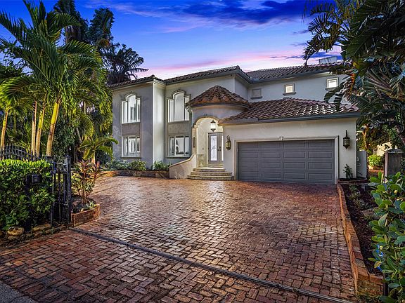 3rd image of 2516 Delmar Place