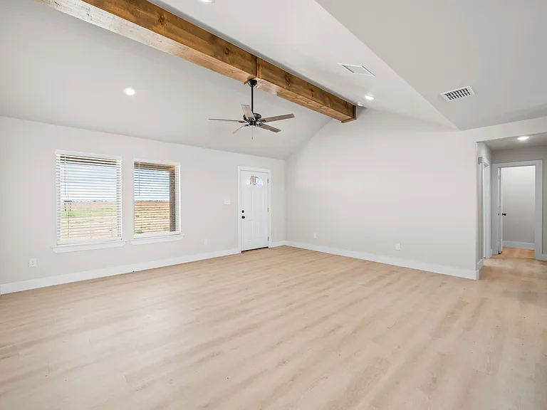 10601 E County Road 7400 — Photo 2