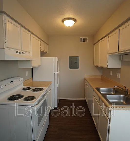 1305 Wolff St #4 — Photo 7