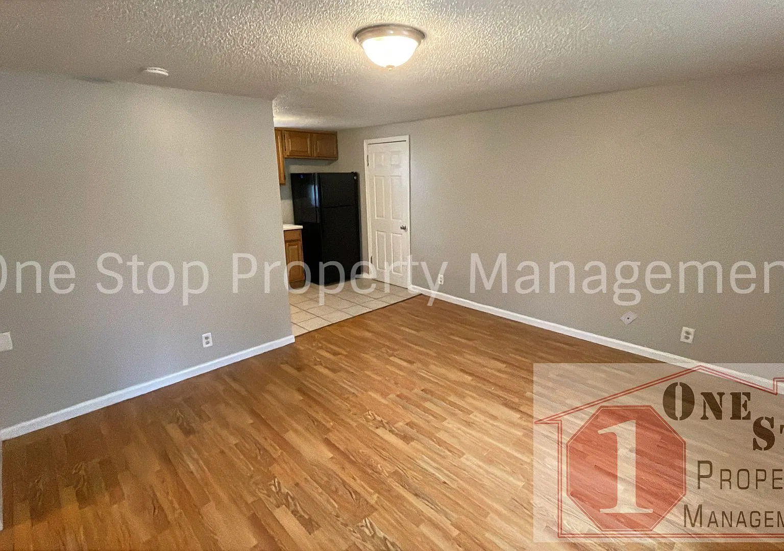 Adorable 2 Bedroom, 1 Bathroom in Independence! — Photo 4