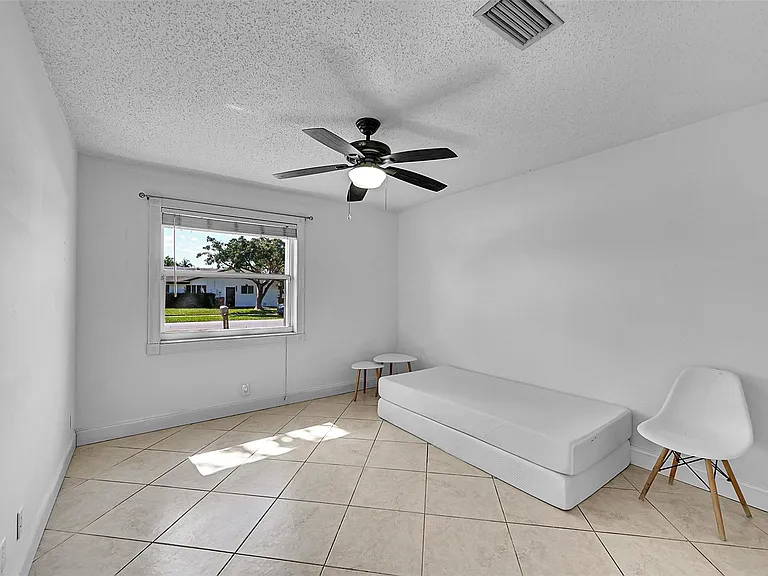 1361 SW 26th Ave — Photo 11