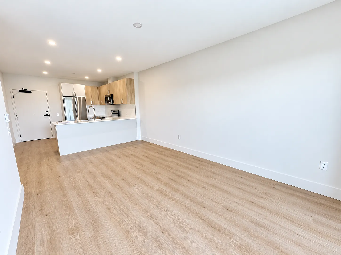 8 Hutt Ln — Photo 2